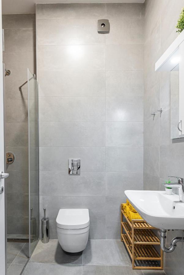 Vertigo Modern Studio-Free Private Parking-Fast Wi-Fi Novi Sad Eksteriør billede