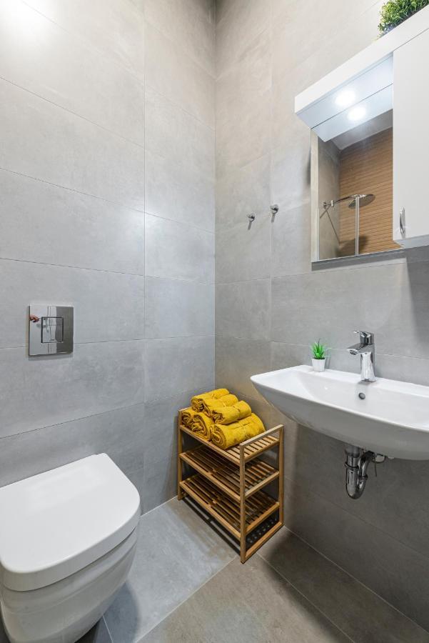 Vertigo Modern Studio-Free Private Parking-Fast Wi-Fi Novi Sad Eksteriør billede