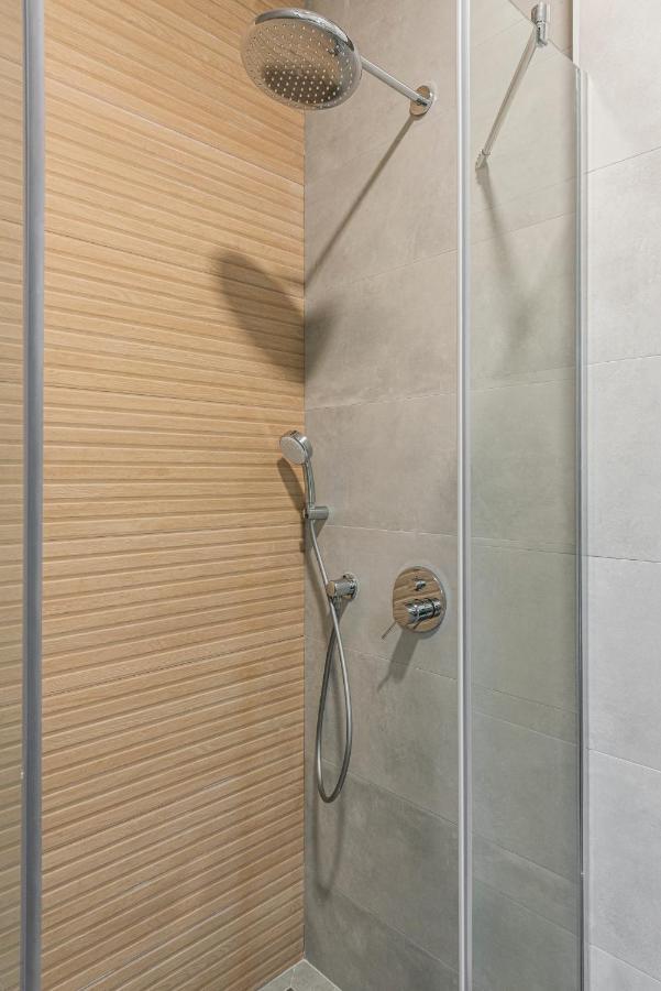 Vertigo Modern Studio-Free Private Parking-Fast Wi-Fi Novi Sad Eksteriør billede